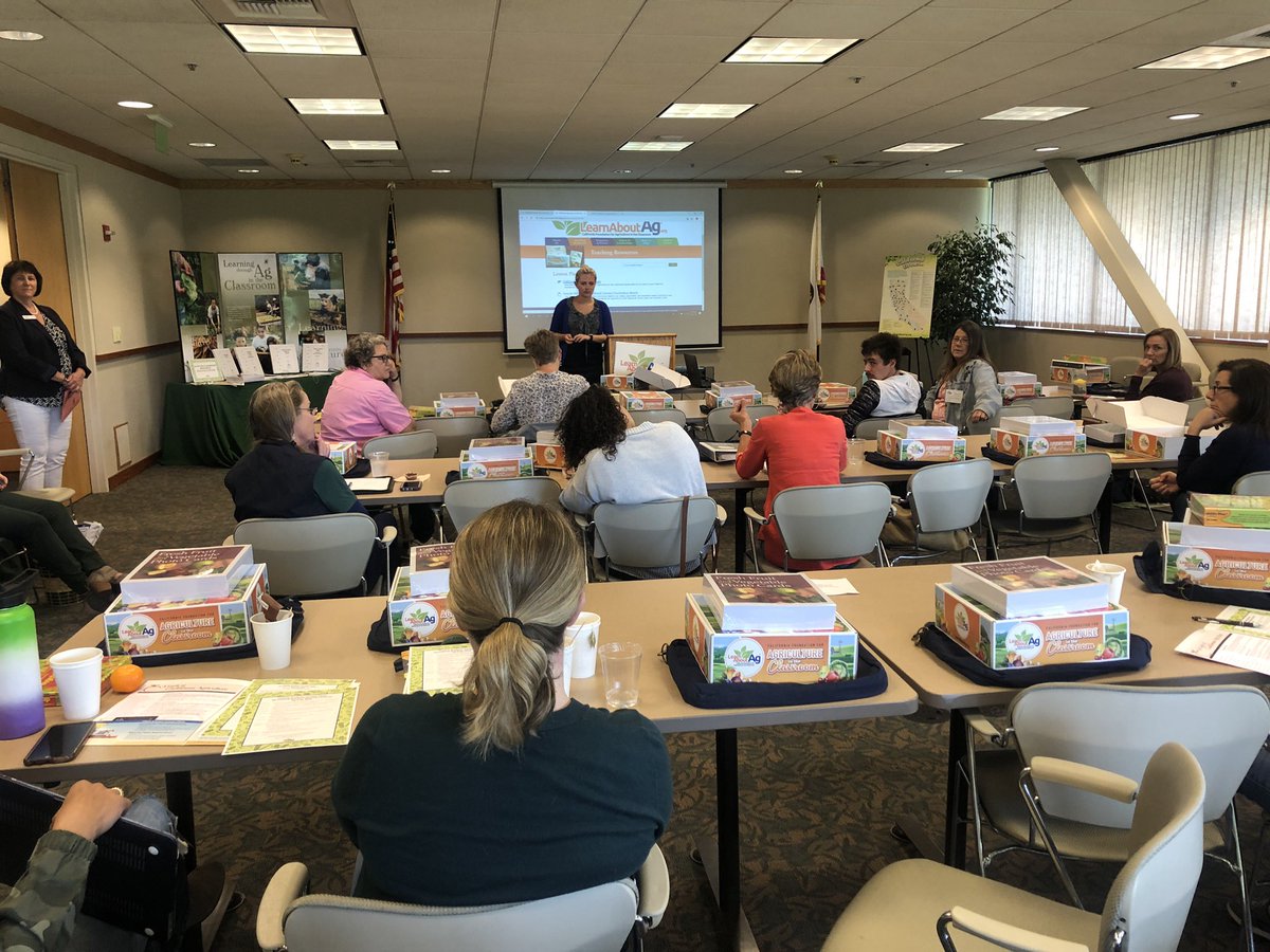 Rylee_Welly's tweet photo. Nutrition professionals, educators, and school lunch heros came together with a common goal - teach students about food and ag. Thank you @LearnAboutAg! https://t.co/JPyq3DwX1O