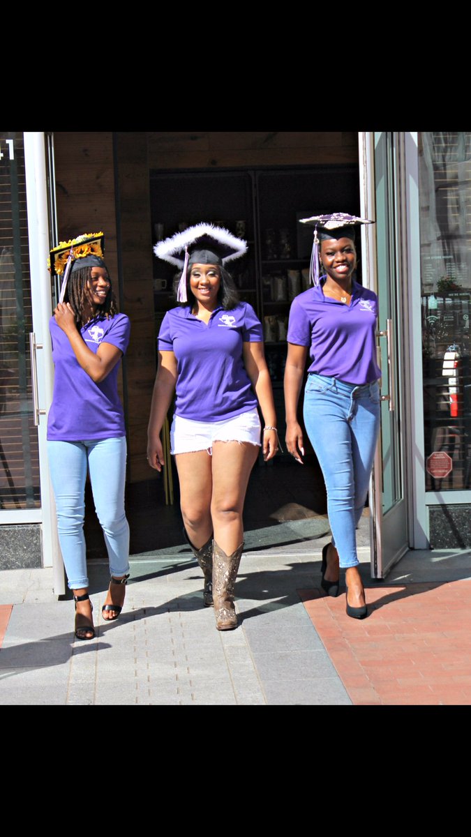 Lavender_TSU's tweet photo. One of my favorite pics @Whitney_TSU @BarronAdrienna 
#Sisters👸🏽💚💛💜✨🙌🏽✊🏽 https://t.co/JfB1L02qEy