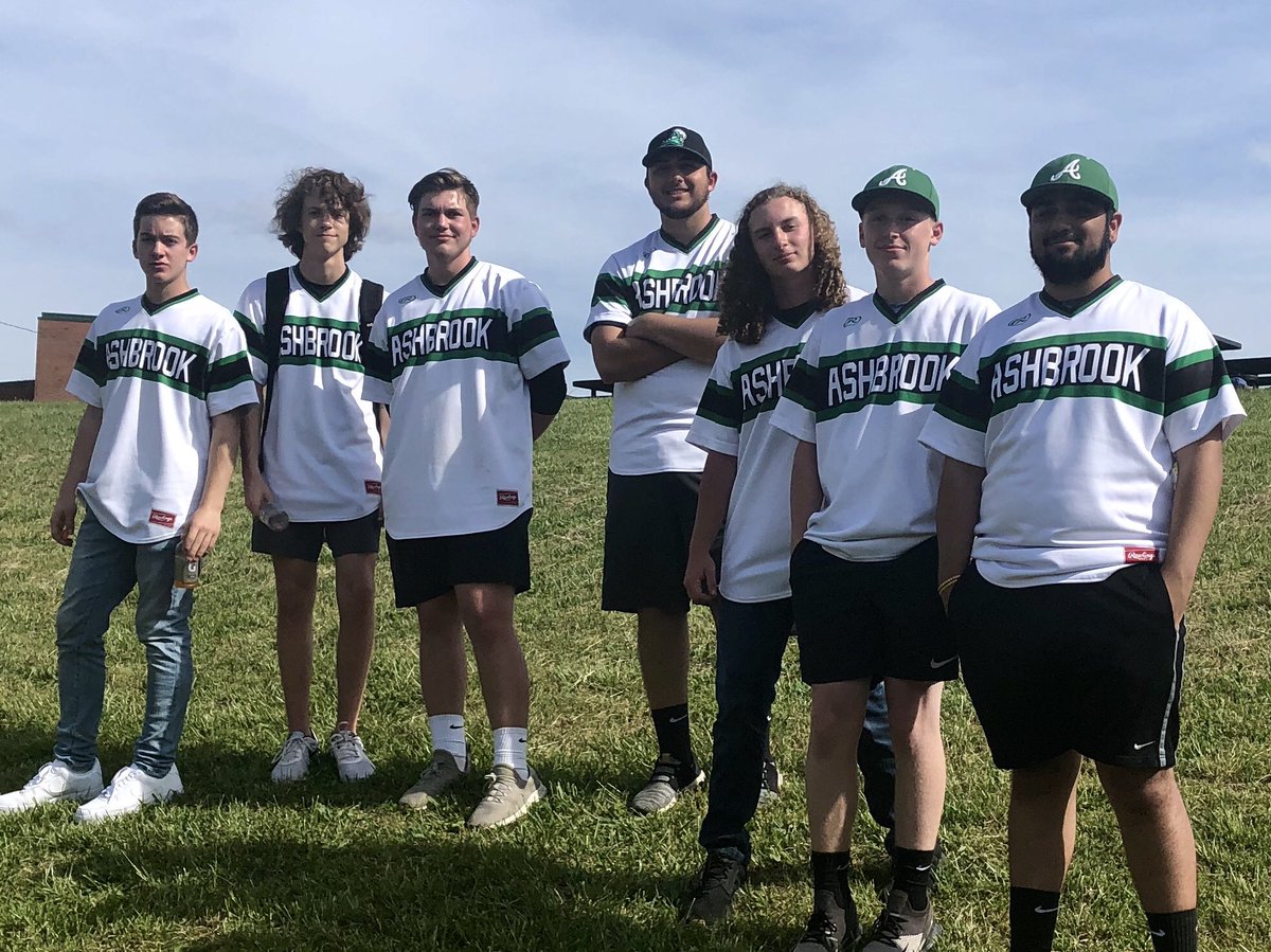 AshbrookHS's tweet photo. Let’s go Knights!  Greenwave Varsity showed up today to cheer on the Grier Middle School Baseball team.  #greenwavepride💚🌊  #futuregreenwave 
#wechooseashbrook💚 @ashbrookbasebal @GastonSchools @Ahszoocrew181 https://t.co/crGWsSqTEA