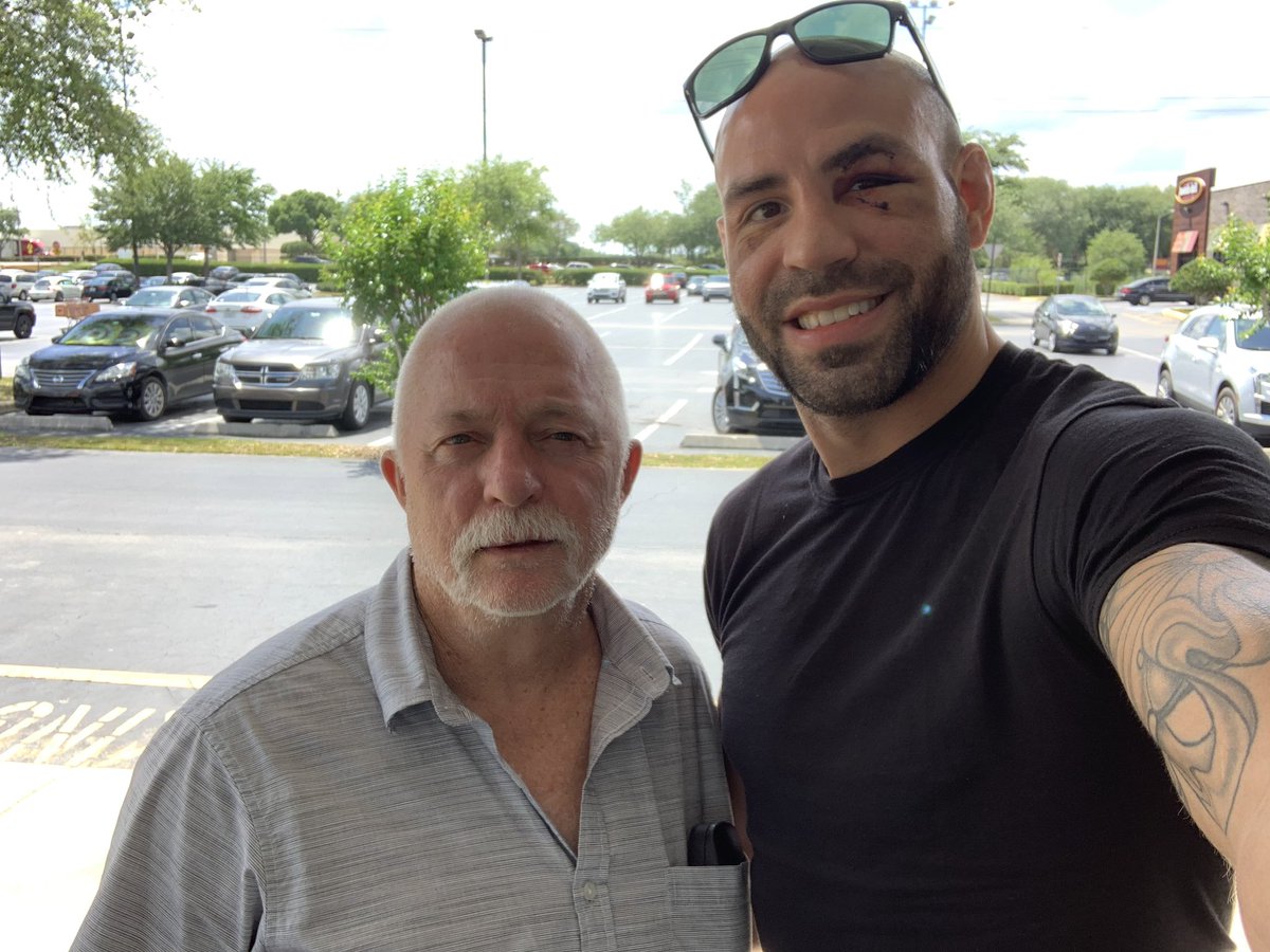 Bcckpsck's tweet photo. Lunch with #BobbyRobare #MejiroGym the man that brought #DutchKickboxing to #CentralFlorida ππͺ #NoFilterNeeded π¬ https://t.co/yE47Z7Lsqz