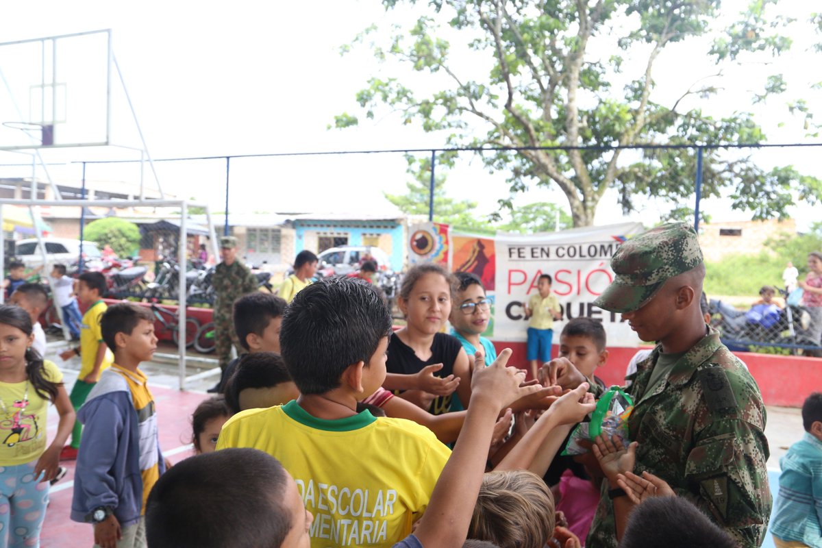 BaeevN19's tweet photo. #soldadoshorus @BaeevN19 en conjunto con la alcaldía municipal @PuertoRico_Cqta realizan la celebración del día del niño, mediante juegos, risas, regalos, bailes, rifas, los niños pasaron una tarde inolvidable junto con nuestros héroes bicentenario. https://t.co/Zz90TjNjUO