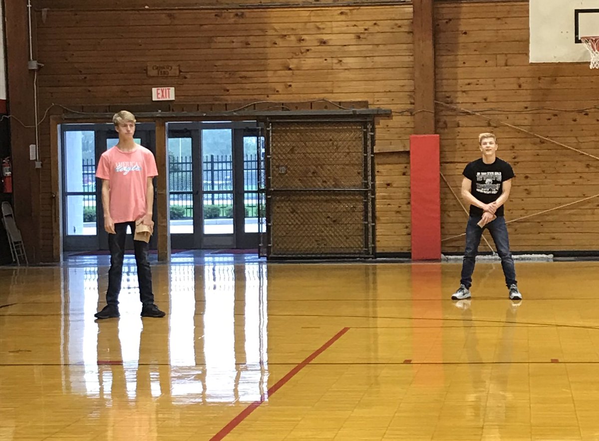 SraBrown_WHS's tweet photo. Español 2 students had fun today playing “béisbol dominicano” with our homemade equipment. Much harder than it looks!! https://t.co/iVTNpubZHr