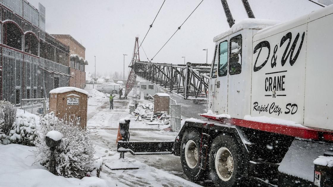 RCJournal's tweet photo. See photos of our latest snowfall. Yay, spring?  https://t.co/a7KZDXTQYH https://t.co/8QaOtmPvzv