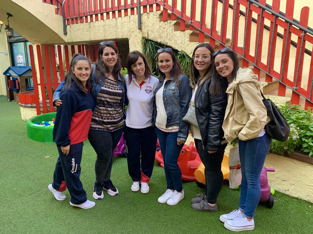 Hoy nos han venido a conocer unas #profes muy molonas de la escuela infantil Coninos de #valencia. Sou genials #xiquetes