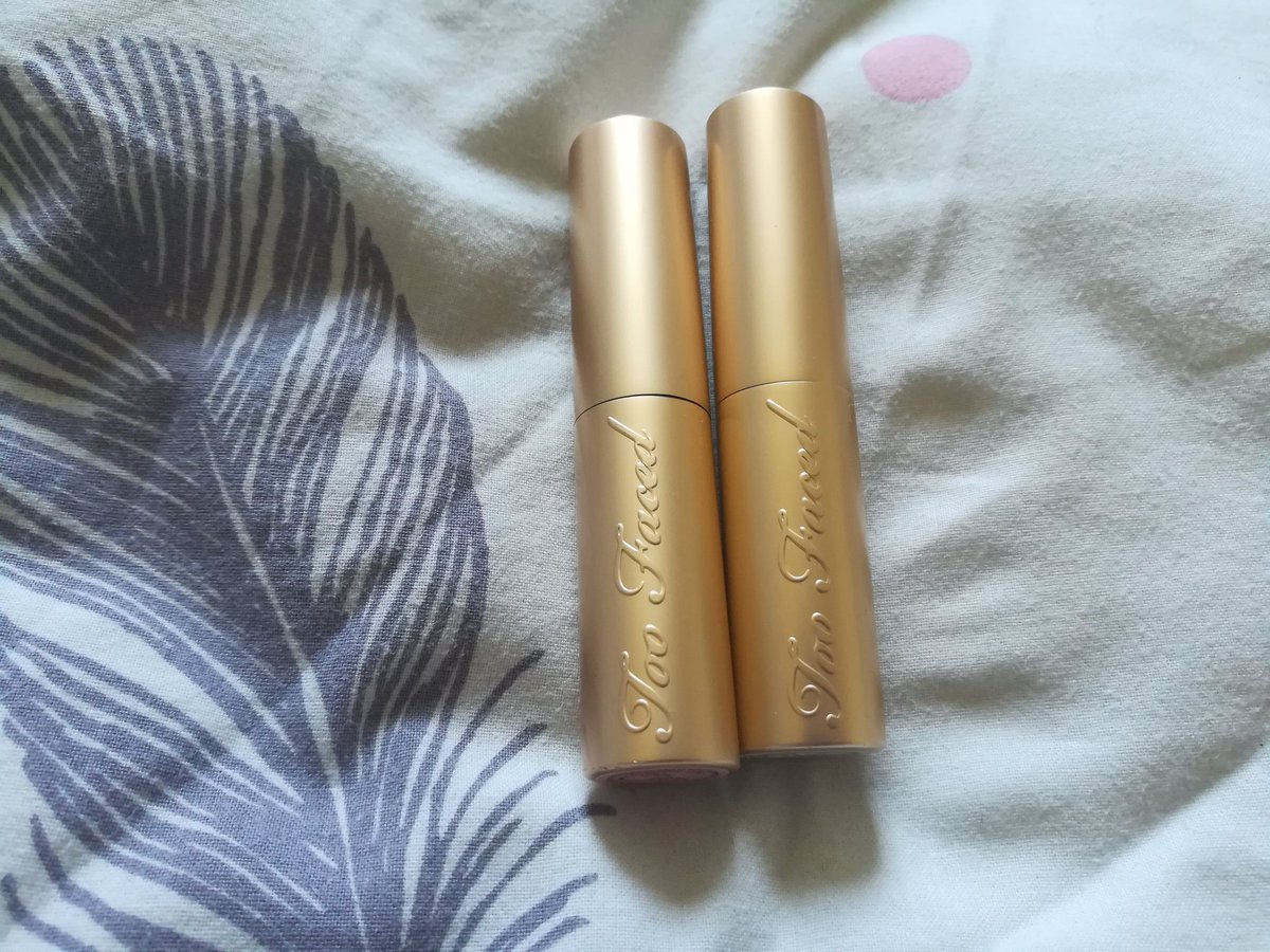 Le fairy tears et angel tears de too faced, ils changent de couleur selon notre couleur de peau et sont très paillettés, ils sont sublimes