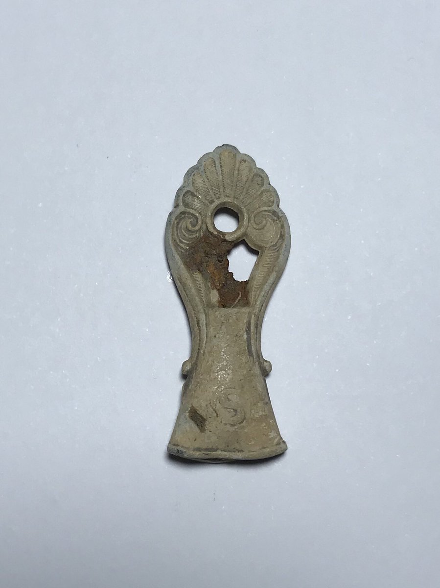 PeakDetectorist's tweet photo. I found this artefact some time ago and thanks to an article by Kevin Leahy in @TheSearcherMag I now know it is a lead Victorian pencil sharpener! https://t.co/Jn8K8jmb8S