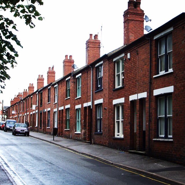 TeaButty's tweet photo. New #podcast out (https://t.co/bCEkD30WlG) all about the #BritishHome! Have a listen and then let us know any other ways you can think of that homes in #Britain are different than #American homes.

#teaandabuttypodcast #terracedhouse #bungalow #britainvsamerica #usavsuk #ukvsusa https://t.co/uk7ZVuYRZL