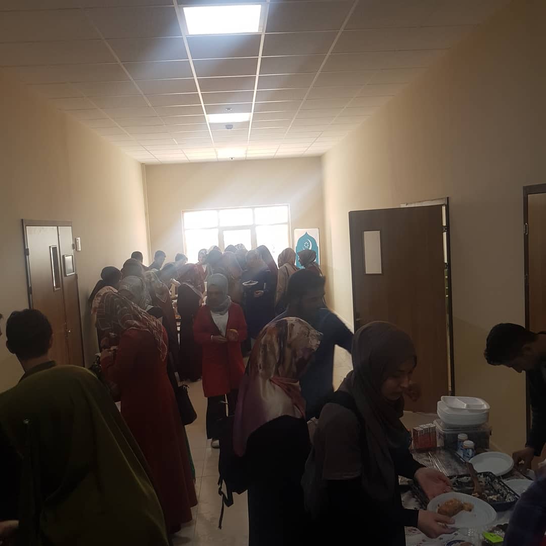 AobAksaray's tweet photo. Bugün 
ASU IIF'de düzenlediğimiz 
Lübnan kardeşlik sofrasına destek amaçlı kermesimiz...
Emeği geçen tüm kardeşlerimize teşekkür ediyor.
Ecirlerini yüce Rabbimizden diliyoruz... https://t.co/TukcGsg4TO