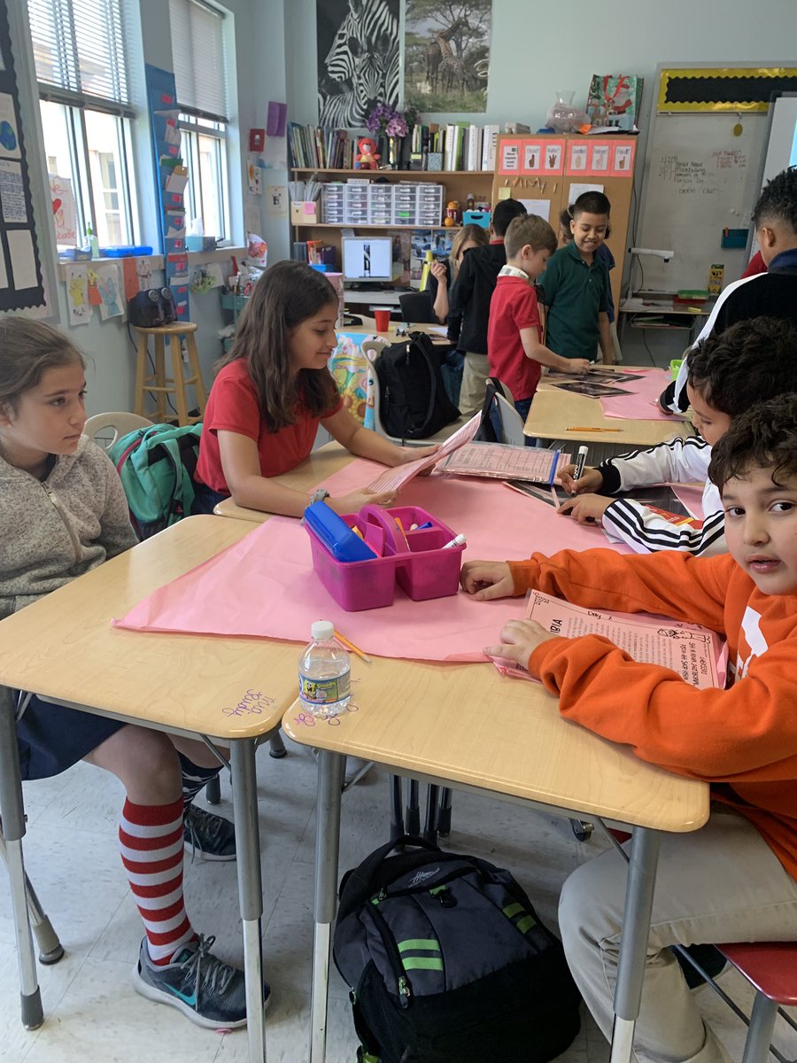 lauren_shadle's tweet photo. Tuesday: Day 2 of our reading surgery. Today the doctors used context clues to help our patient with his broken leg. What an amazing day it was at the BG 🏥 @BriargroveES @emilyjalnos #readingsurgery https://t.co/k2FZBG3Tft