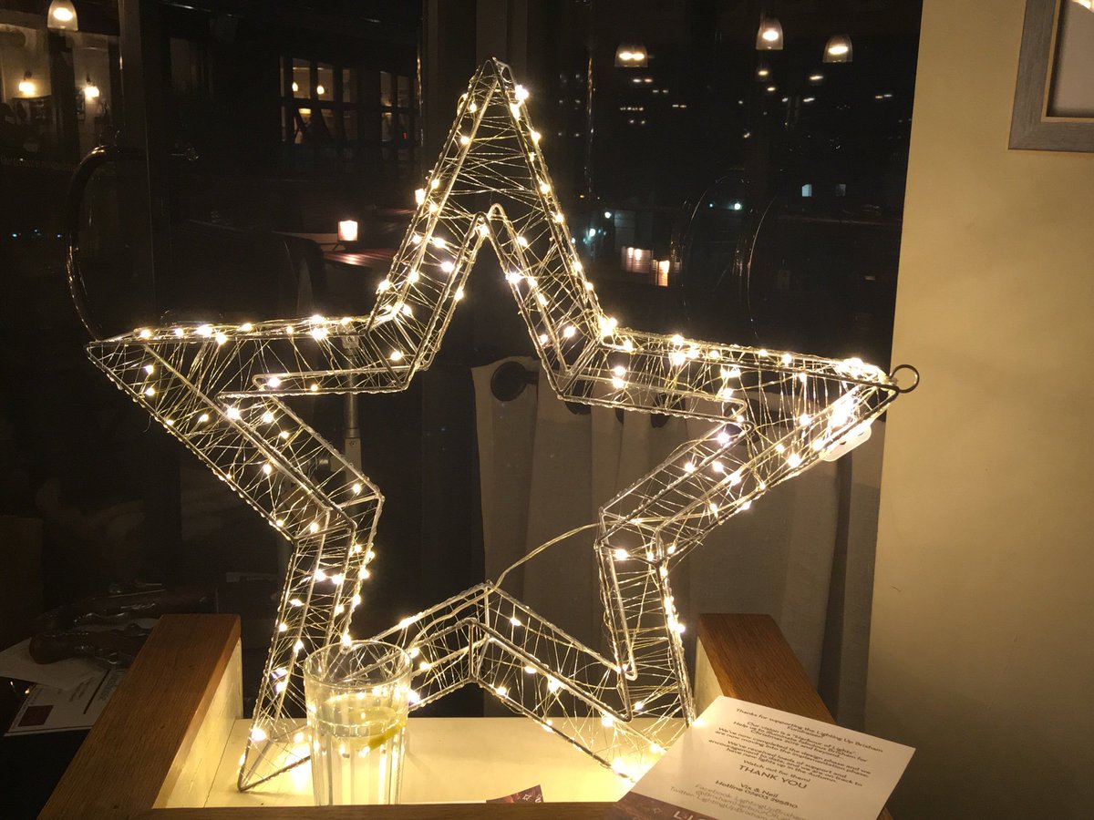 Me and <a href="/Vixbrix/">Vix 💙</a> <a href="/BrixhamUp/">Lighting Up Brixham</a> fundraiser tonight. Yummy 😋 dinner of cockles, whitebait, prawns, squid, mussels, battered fish and chips + ice cream provided by <a href="/RockfishBrixham/">RockfishBrixham</a> 
@rikgreen10 <a href="/SimonDayUK/">📷 Simon Day 📷</a> <a href="/Brixham_Me_/">Life_in_Limousin_and_beyond</a>