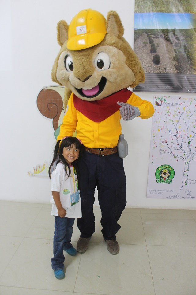 CONAFOR's tweet photo. Por más de 20 años, Savi 🌲🐿️ ha convivido con la población infantil de 🇲🇽.

Tanto en zonas rurales como en urbanas y con diferentes actividades,  @SaviLaArdilla mejora la cultura forestal de México.  

Visita nuestra galería de fotos 📸🐿️👉 #DíaDeLaNiñayElNiño https://t.co/GyyvDrxMh7