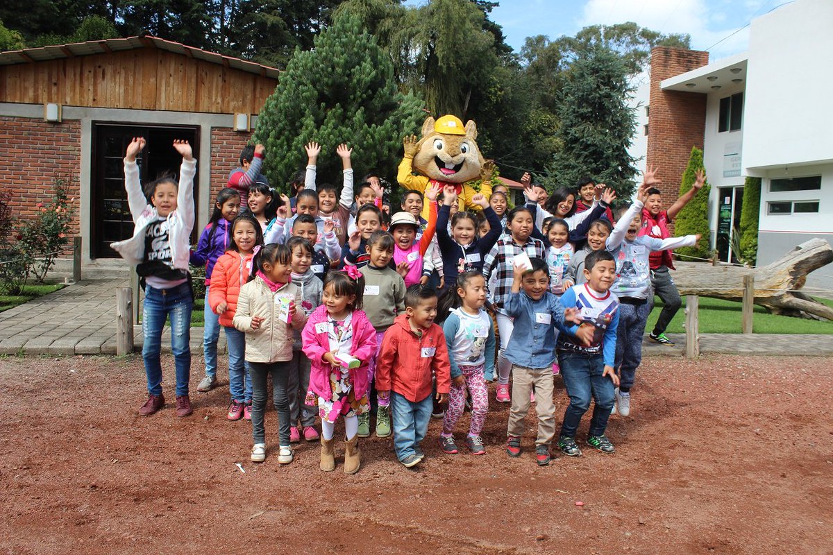 CONAFOR's tweet photo. Por más de 20 años, Savi 🌲🐿️ ha convivido con la población infantil de 🇲🇽.

Tanto en zonas rurales como en urbanas y con diferentes actividades,  @SaviLaArdilla mejora la cultura forestal de México.  

Visita nuestra galería de fotos 📸🐿️👉 #DíaDeLaNiñayElNiño https://t.co/GyyvDrxMh7