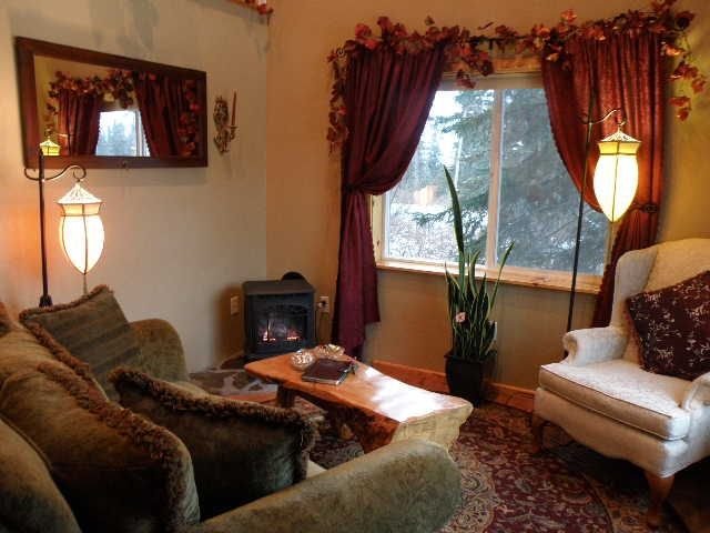 HolidayRoot's tweet image. A Charming bungalow style cabin nestled in the woods on a small private lake. Great for Couples for a #RomanticGetway away from the city.

#HolidayRoot #AlaskaVacationRentals #KenaiPeninsulaVacationRentals #SoldotnaVacationRentals

Inquire Today &amp;amp; Book! ☺️
holidayroot.com/accommodation/…