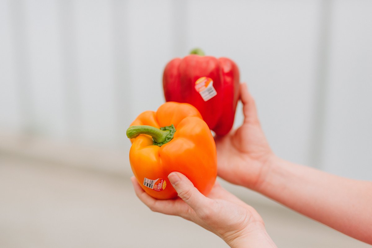 OFreshProduce's tweet image. Sweet red, orange and yellow bell peppers are ready-to-eat! Pick some up today. #OutrageouslyFresh