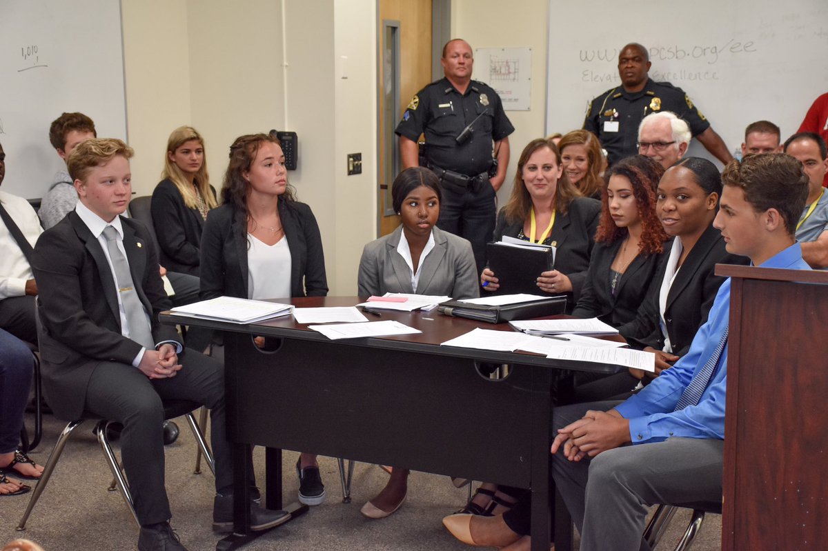 StPetePD's tweet photo. Congratulations to both the NE High Teen Court Class’ prosecution and defense teams for managing to win their case at the 2019 SPPD Mock Trial today!  They did a great job presenting their case to the jury before “Judge Holloway”.
Well done! https://t.co/WBKfmcGMTz