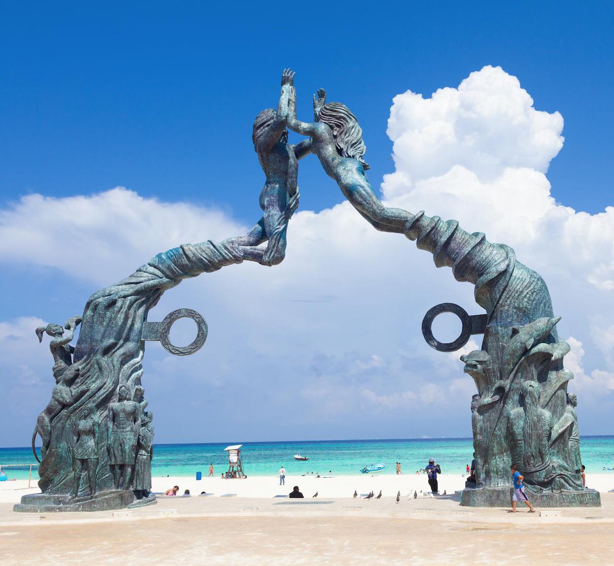 Una obra de arte que se ha convertido en el ícono de #PlayadelCarmen. ¿Sabes quién fue el escultor que creó el #PortalMaya?

#turismo #viajar #playa <a href="/RivieraMaya/">Riviera Maya</a>