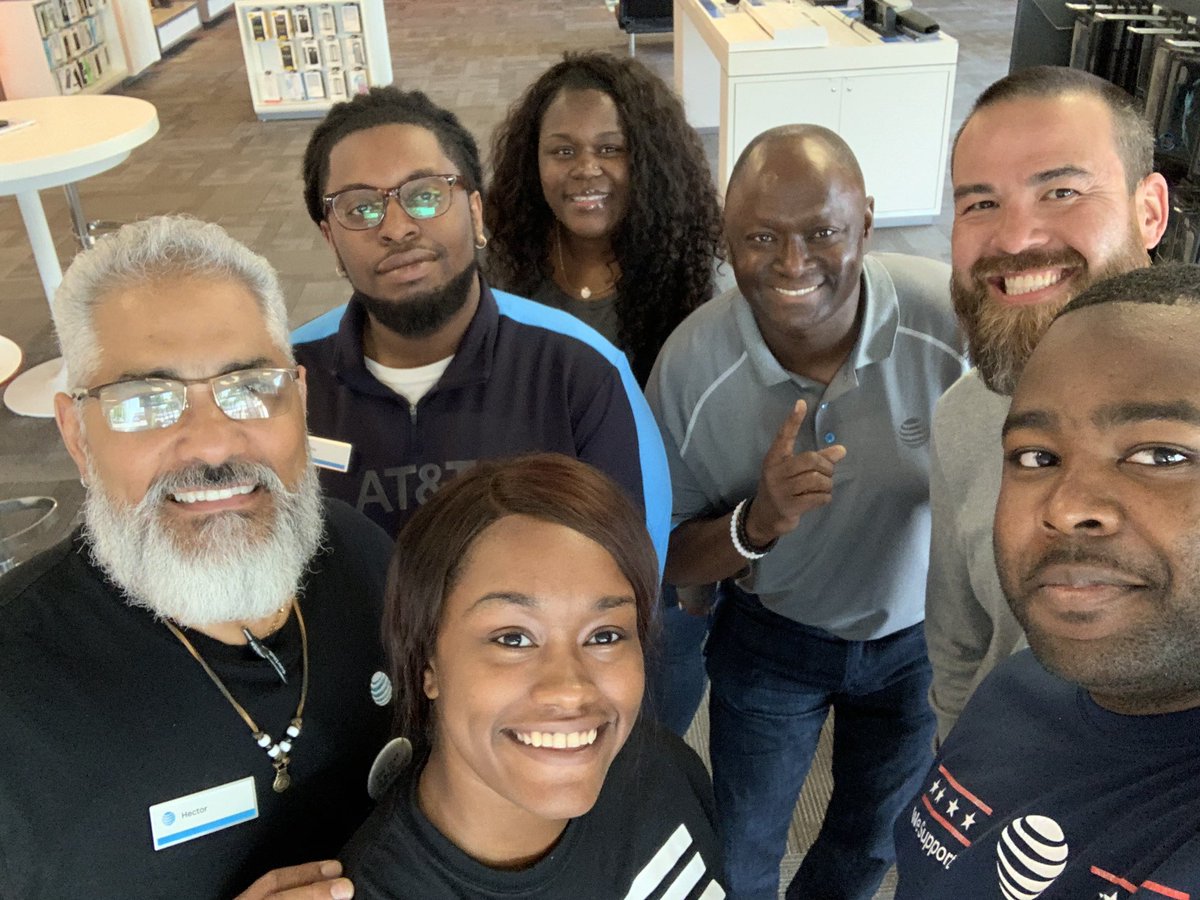 gLeNjAmiN23's tweet photo. Awesome visit from the King of the Dogpound @DaleB1 and @RGordon_757 !!! Thanks for the encouragement to the team and myself ,to keep owning the #1 spot! ๐ #beachdrip #Suffolk @404girl https://t.co/frHeekml16