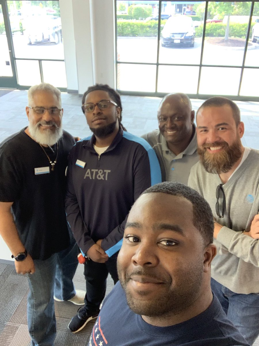 gLeNjAmiN23's tweet photo. Awesome visit from the King of the Dogpound @DaleB1 and @RGordon_757 !!! Thanks for the encouragement to the team and myself ,to keep owning the #1 spot! ๐ #beachdrip #Suffolk @404girl https://t.co/frHeekml16