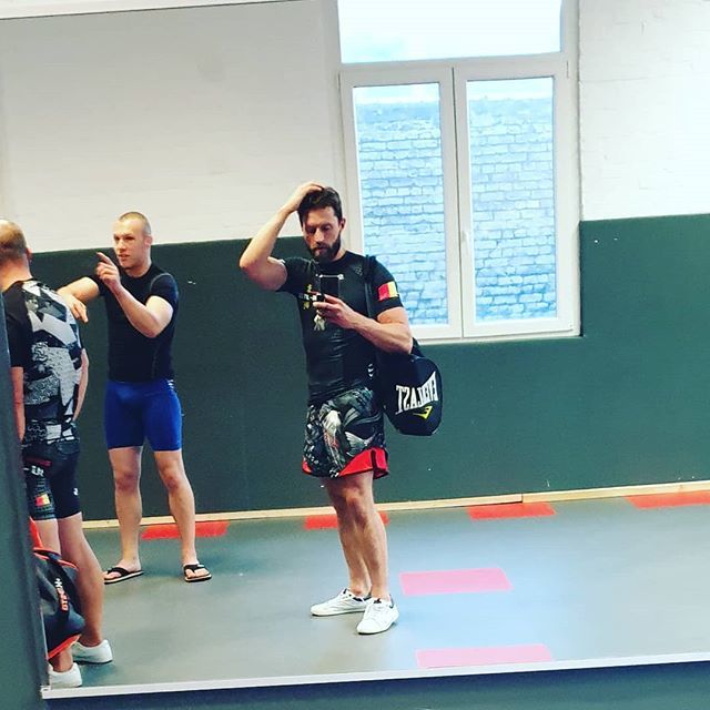 jcfaidherbe's tweet photo. Training with the #team #grappling @ Gedeon JJ Club #fighter #sparring #mma https://t.co/g2OfPe1i7y https://t.co/dgfJhWJVBC