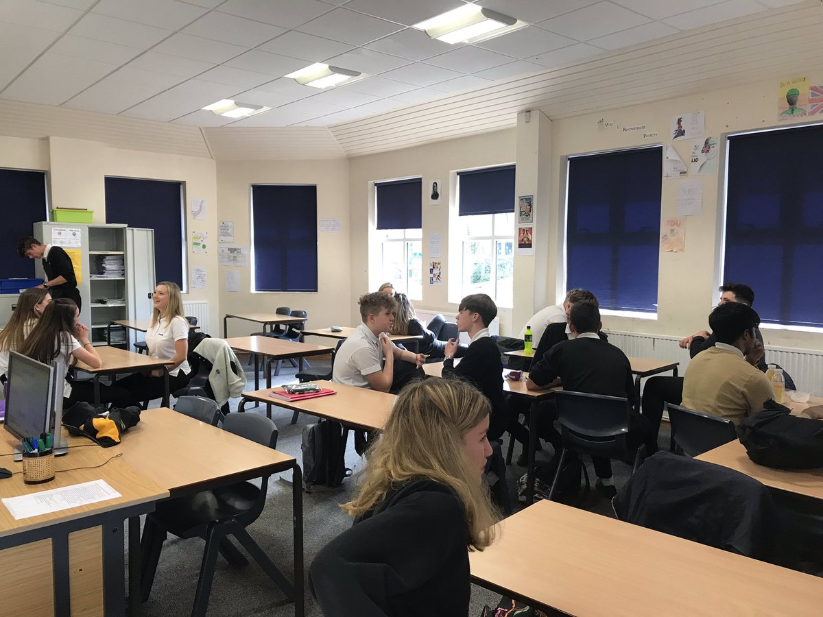 MWASport's tweet photo. Year 11 GCSE PE students committing themselves to the ‘Aiming High’ revision session after school today 👏👌 countdown is most definitely ‘on’ ⏰ 1️⃣5️⃣ days! #dothework #heathfieldyr11 #preparationis🔑  #achieveyourpotential #Proud2bHF 🍃 https://t.co/YB87dtfyka