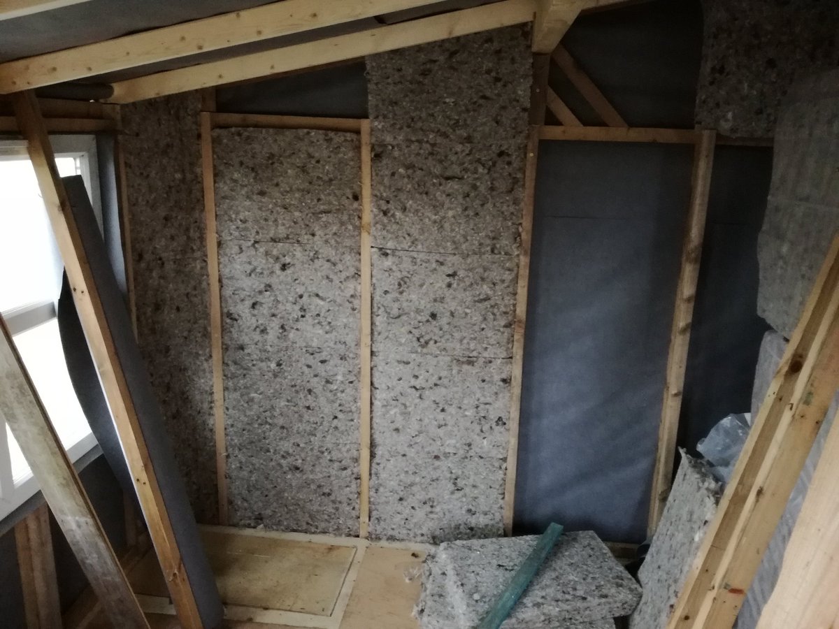 SteamFortLtd's tweet image. #Workshop #Construction
The #SheepWoolInsulation going into the walls and ceiling. A really great material to work with. no need for ppe that is required for other more common insulation materials.
Used both @_BlackMountain &amp;amp; @thermafleeceUK