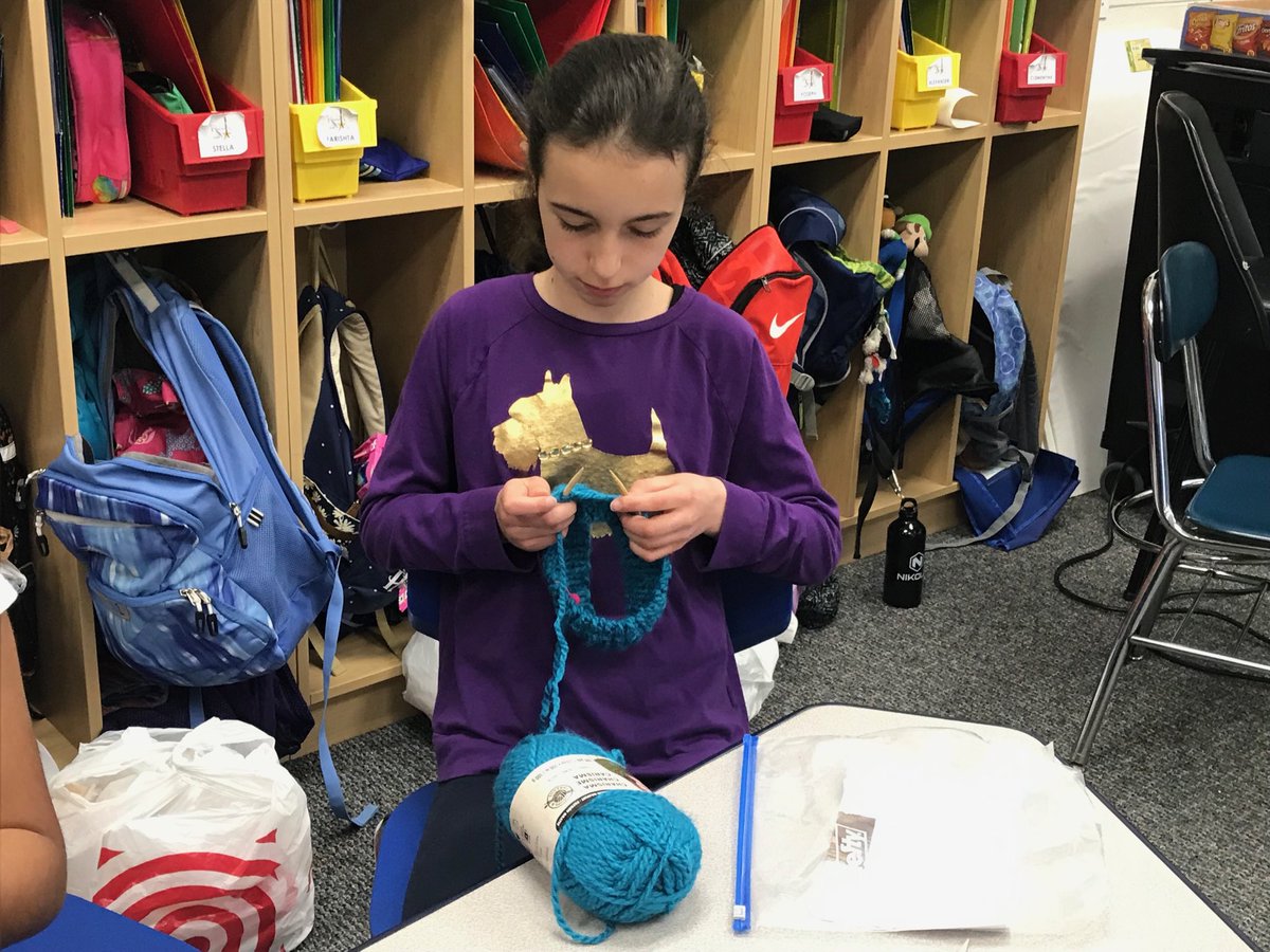 ⁦<a href="/HarlanElem/">Harlan Elementary</a>⁩ ⁦<a href="/HarlanHeroes/">HarlanHeroes</a>⁩ ⁦@AlexAgius1⁩ <a href="/SupportBEF/">The BEF</a>⁩  Hats off to Alison Hendry Who donates her time, yarn, needles, and expertise to teach Harlan 4th graders how to knit beautiful hats!