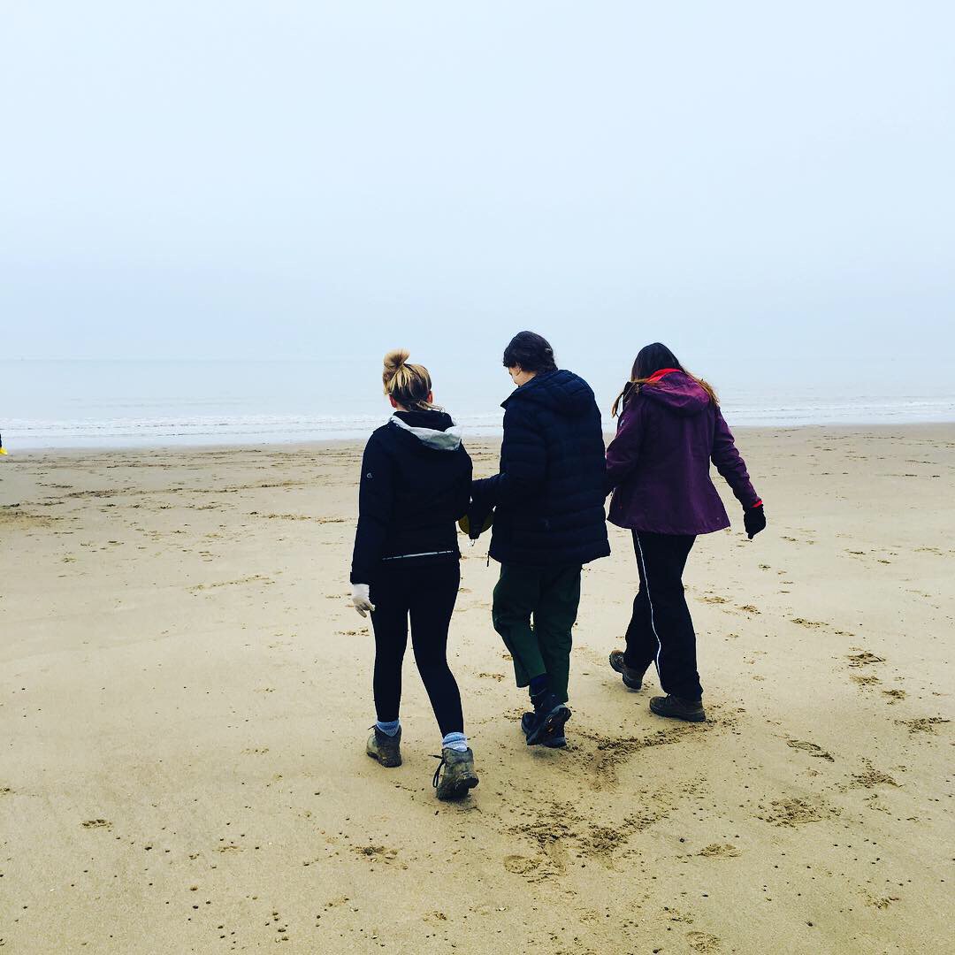 QueenswoodSch's tweet photo. More pictures from the @QueenswoodGeog field trip in Yorkshire. Day 3: Coastal management with beach surveys at Hornsea... https://t.co/ge5UWet2lP