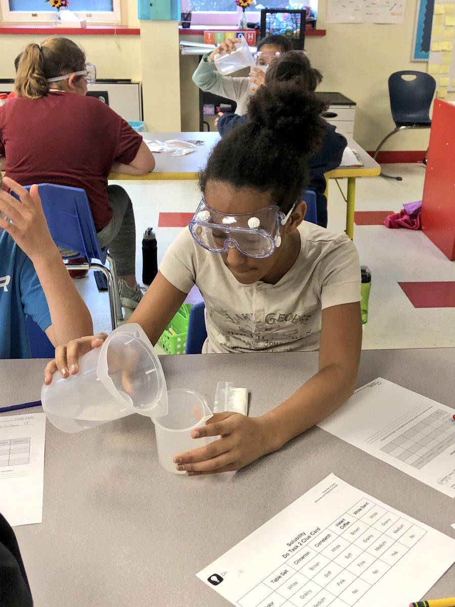 StephPedro007's tweet photo. Testing the solubility of mystery substances! @BWRSD @dkearns28 @Miranda18515018 https://t.co/oqrPp3UETA