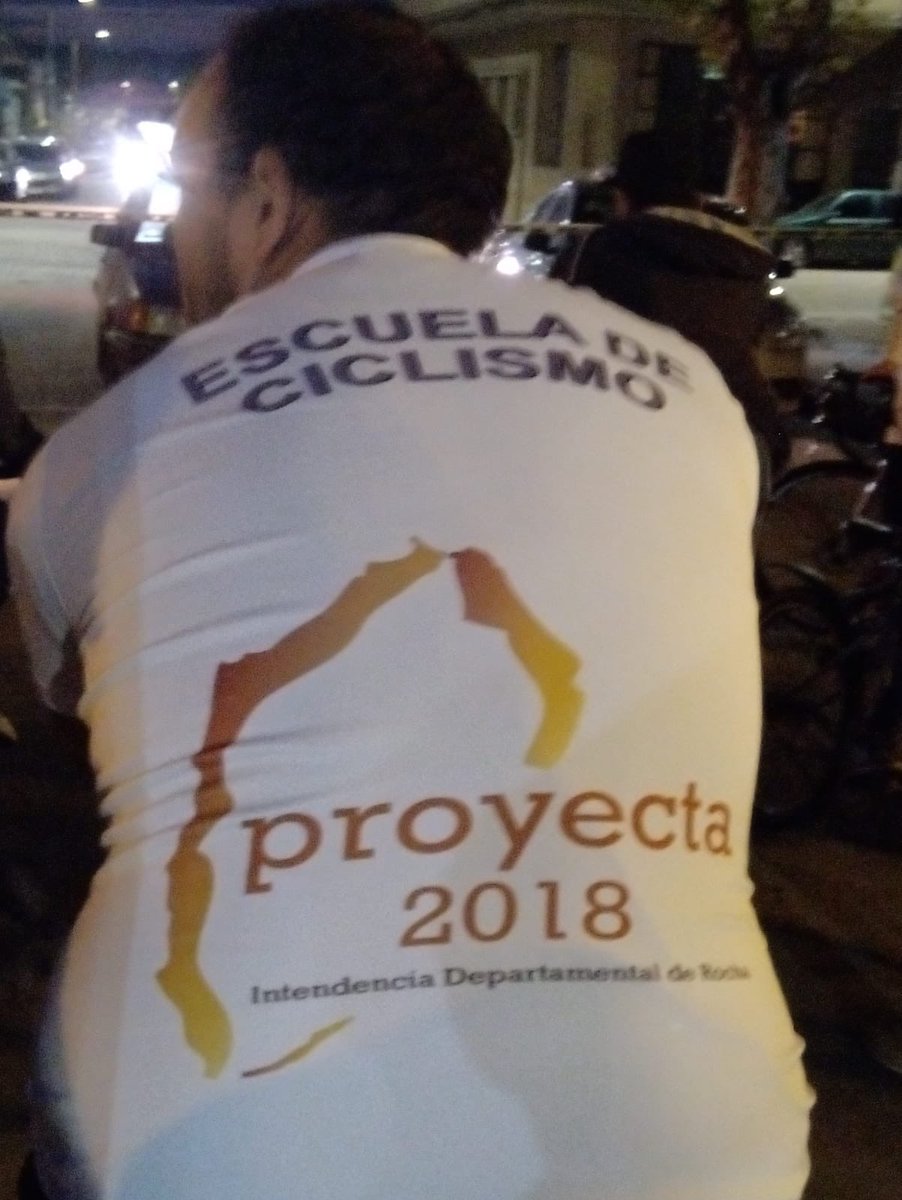GobiernoRocha's tweet photo. #En2Ruedas 🚴🏻♀️🚴🏻♂️
#Castillos
#Proyecta2018
Movida céntrica por parte de la Escuela de Ciclismo del Club 2 de Mayo. Concretada a través de los fondos concursables.
Compraron 11 bicicletas y gazebos, conos y remeras. https://t.co/51wprSV1qn