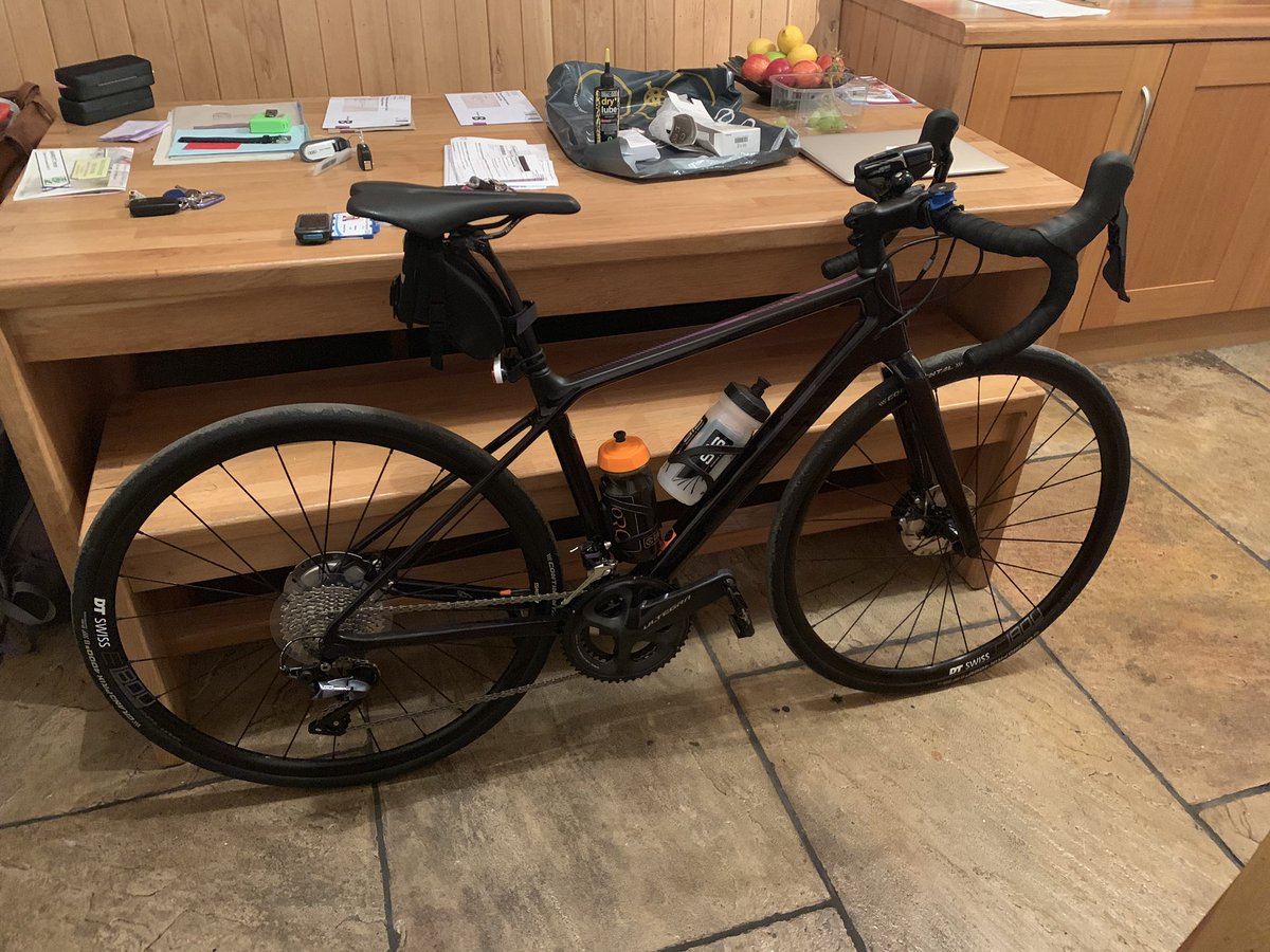 DocGRennie's tweet photo. Everyone say hello to my new bike! I name her Black Canary...... #1000milesforhumphrey #Canyon #BlackCanary #RidesLikeADream https://t.co/xZZGLUnwCs