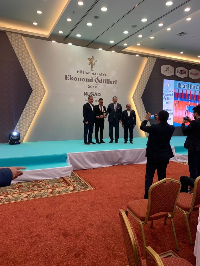 MÜSİAD Malatya Ekonomi Ödülleri töreninde Yılın Yatırımcısı ödülü 
Yönetim Kurulu Başkanımız 
Sayın Dr.Özcan MERCAN’a takdim edildi. 
Yılın Yatırımı Mercan Koleji Seçildi.