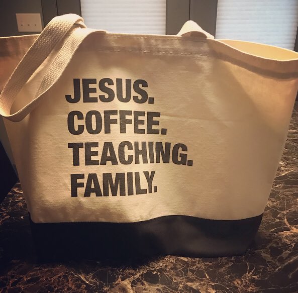 HoytCorinna's tweet image. When your student teacher gets you a 4 things bag and nails it. 👌🏻👌🏻#sheknowsmewell #4things