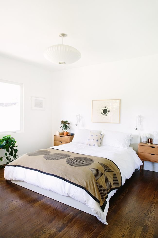 If you stick to a palette of earth tones in your bedroom, a great way to keep it balanced is with the addition of greenery!

The two houseplants in this space provide a nice contrast to the neutral bedspread, nightstands, and art piece. bit.ly/2Oen0t5