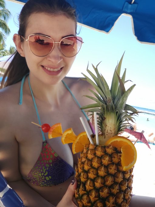 Fresh pineapple! https://t.co/470MLiRVOF