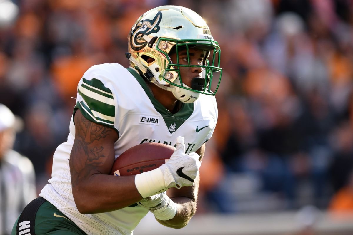Dequan_Street1's tweet photo. Blessed To Receive My 2nd Offer From The University Of Charlotte ✅ 
#49ers https://t.co/0B3A2QCYDY
