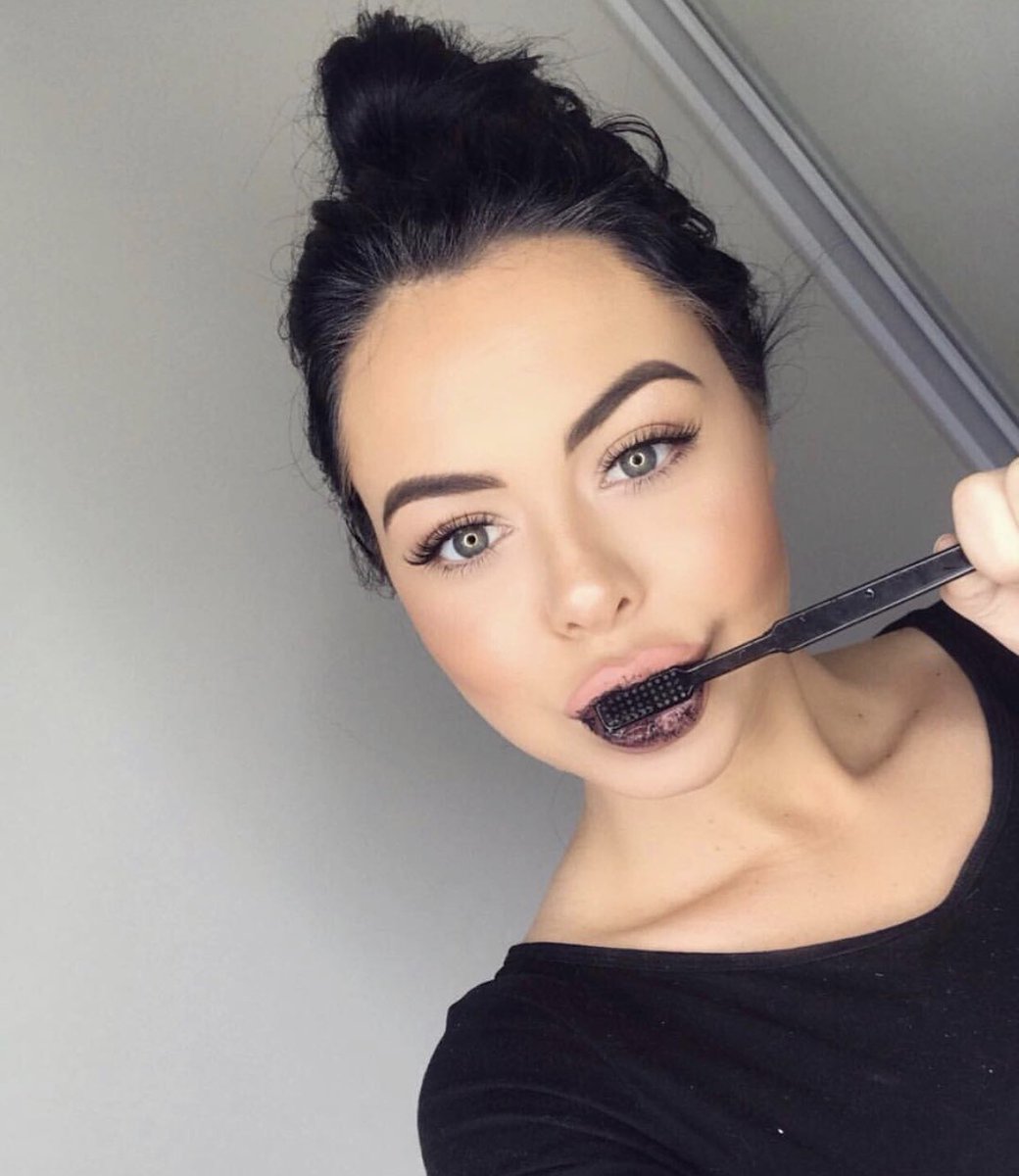 ARLOBLAK's tweet photo. A smile is often the first thing a person notices about someone, so why not brighten yours the natural way 🌿! Simply wet your toothbrush, dip in my Activated Charcoal Powder and brusher, brusher, brusher. Bye bye stains and hello to that perfect smile 😁! #ARLOANDME https://t.co/xnPXm6r7CV