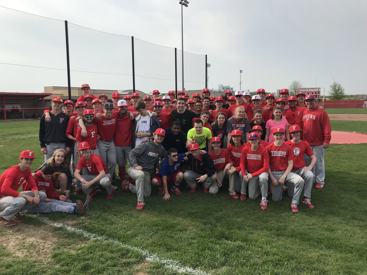 TigerBaseball17's tweet photo. Enjoyed the @ChampsTogether Baseball Clinic with @FHSUnifiedTrack  #ChampionsTogether @IHSAA1 https://t.co/JdfxFhQKjS