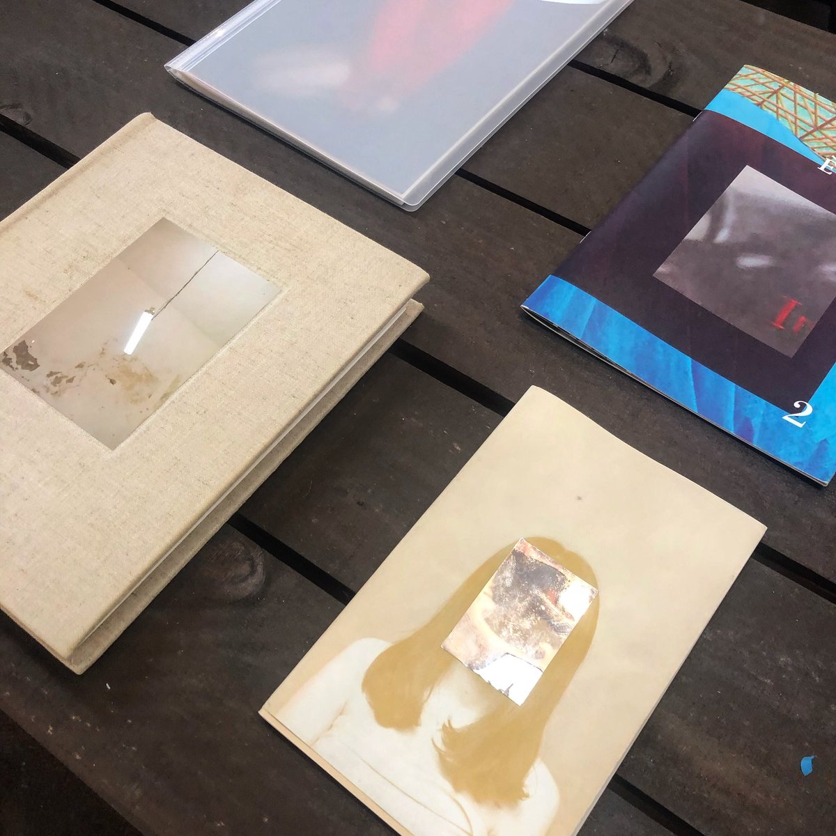 bloomgallery's tweet photo. 今週もROCE MINHSHAN FAN展はじまりました。会期は5/4まで。
ショールームではRICEさんが制作したブックなどもご覧いただけます。
ゴールデンウィーク中も11時〜19時で営業してますので、ご来廊お待ちしております!!
・
#ブルームギャラリー #bloomgallery #osaka #juso #riceminshanfan https://t.co/cHTIGFovCg