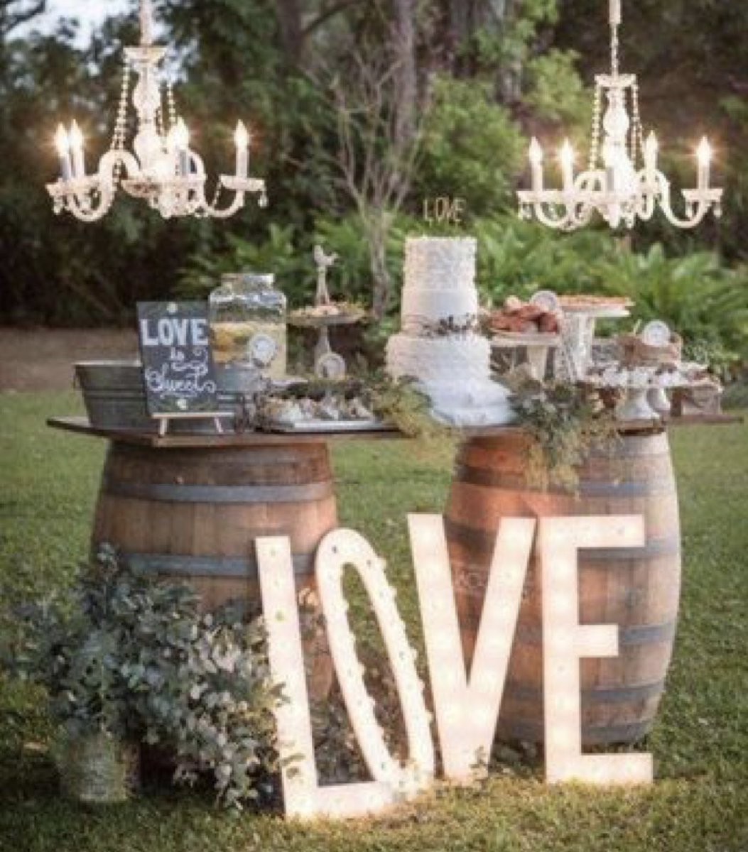 Like and comment if you like burlap decorations like this 💖😊 #burlap #favors #bags #weddings 
amazon.com/Burlap-Bag-Dra…