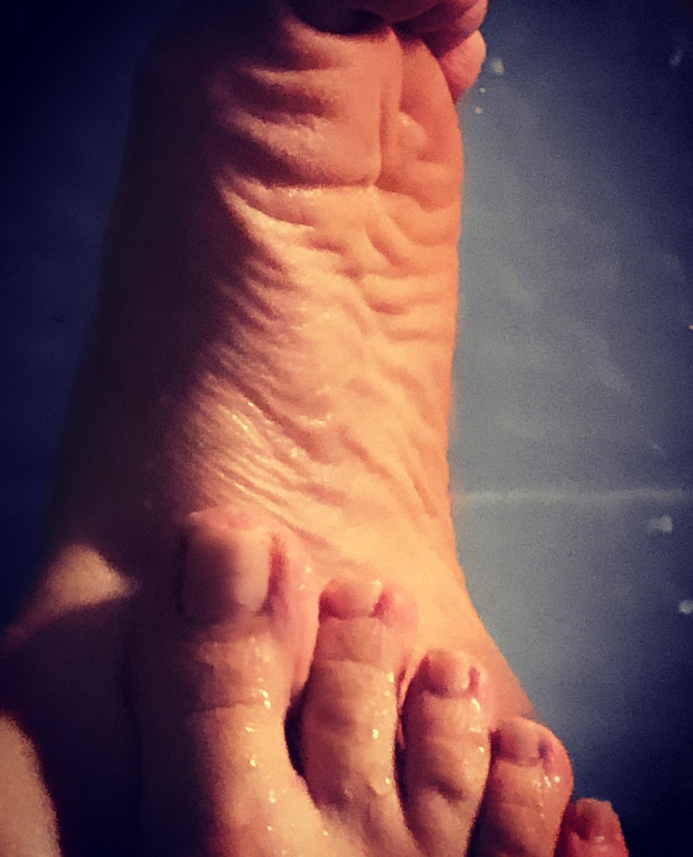 toe_cleavage's tweet photo. Wrinkles 🛁🧼
#barefeet #footfetish #footfetishnation #footlove #feetandtoes #feetfindom #feetoftwitter #feetdomina #wrinkledfeet #footwrinkles #feet #footfindom https://t.co/jAM2oj9bsM