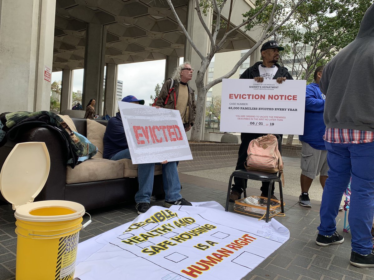 Edna_SoLA's tweet photo. Had a beautiful collective action earlier today outside of city hall where we engaged community on evictions, what they look like, and how the #RightToCounsel is a concrete way to end homelessness! @RTCLosAngeles #enddisplacement https://t.co/ORFwbqJYSV
