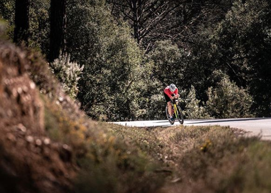 unitnutritionco's tweet photo. Making it all the way to the top is easier with your #UnitRinse ⛰🚴🏻

📸: @davidmcnameetri on Instagram https://t.co/BQ61nRhnVc