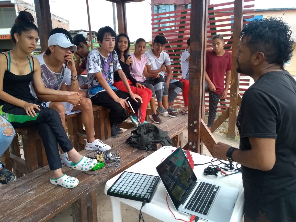 ProyectoADP's tweet photo. “Es muy gratificante ver el vínculo entre la comunidad y el proyecto Acciones de Paz, y como en estos espacios se generan procesos de aprendizaje para los chicos de Madrigal, además sentir el calor de todas las personas vinculadas al proyecto”: @vlahebo #SoyEmbajadorDePaz https://t.co/fUlNi9fyyT