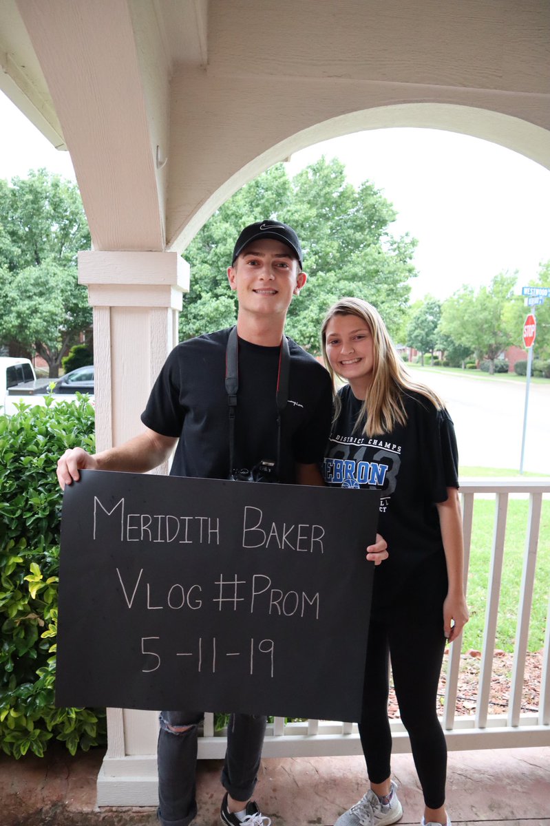 Meridithbakerr's tweet photo. @DavidDobrik asked me to prom 🤩🤩🤩 https://t.co/1kyk3gseu3