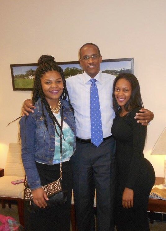 HipHopPrez's tweet photo. It is SUPER COOL when I can recreate a picture from October 2015 in April 2019. #FinishIn4 #myDU @du1869 @DUPreHealth https://t.co/qS6dNhqEoA