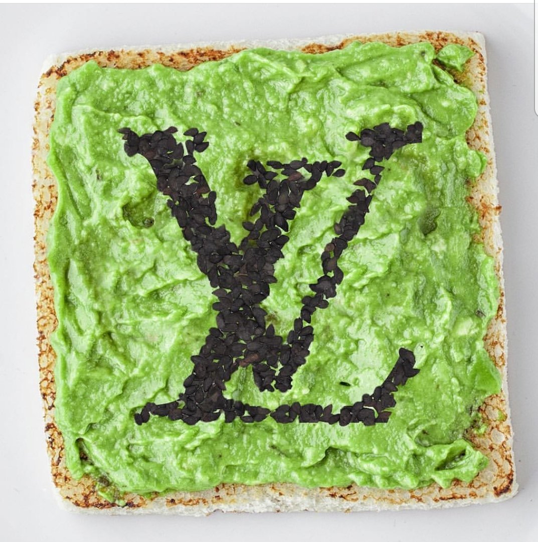 PancakeRainbow2's tweet image. That Louie toast

#designerdining #Dining
#NYCfood #fashion