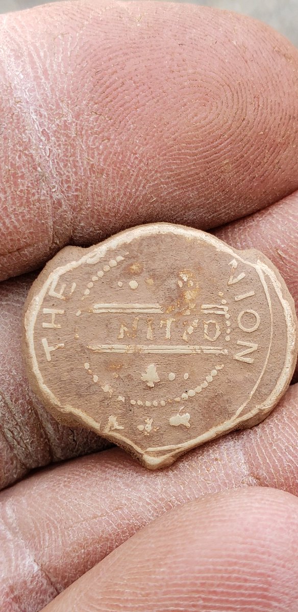 HarryKourpas's tweet photo. Found this today metal detecting. it's a lead seal from England. can't find any information on the web. Need help identifying it and age #metaldetecting #England #neverknowwhatyouregoingtofind https://t.co/Nv97B3v8X5