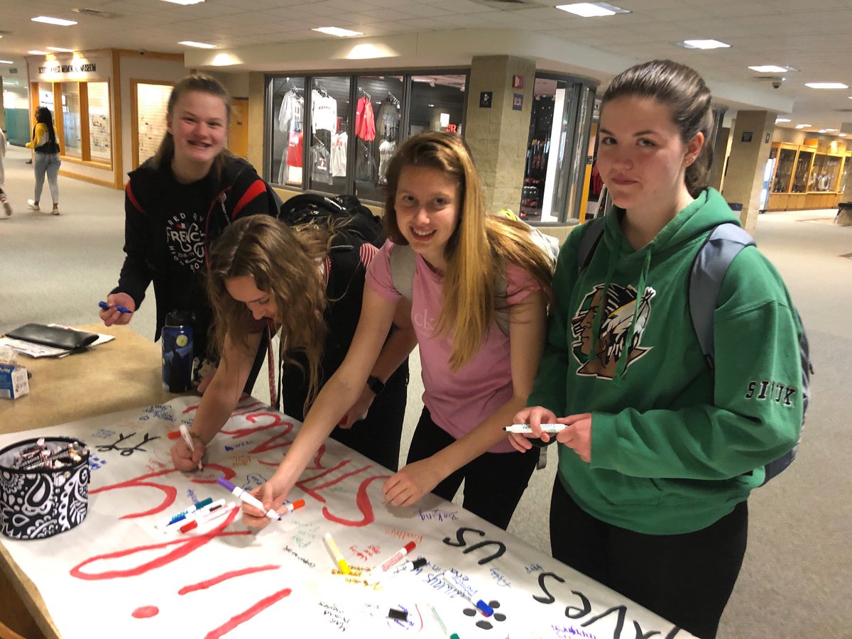 RRHS_Counseling's tweet image. Day 2 of #SourcesOfStrength week is all about #FamilySupport. Students answering “what does family mean to you” &amp;amp; “what’s your favorite family activity”
#HopeHelpStrength