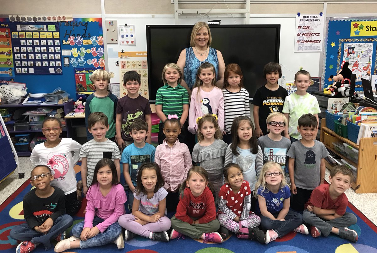 RedMillMickeys's tweet photo. We โค๏ธ these ladies! Thank you for all your help and kindness! @RedMillES @RMESPrincipal @NclKeros @vbmom45 #OfficeFairies #ComputerWizard https://t.co/42Q3ElKeXA