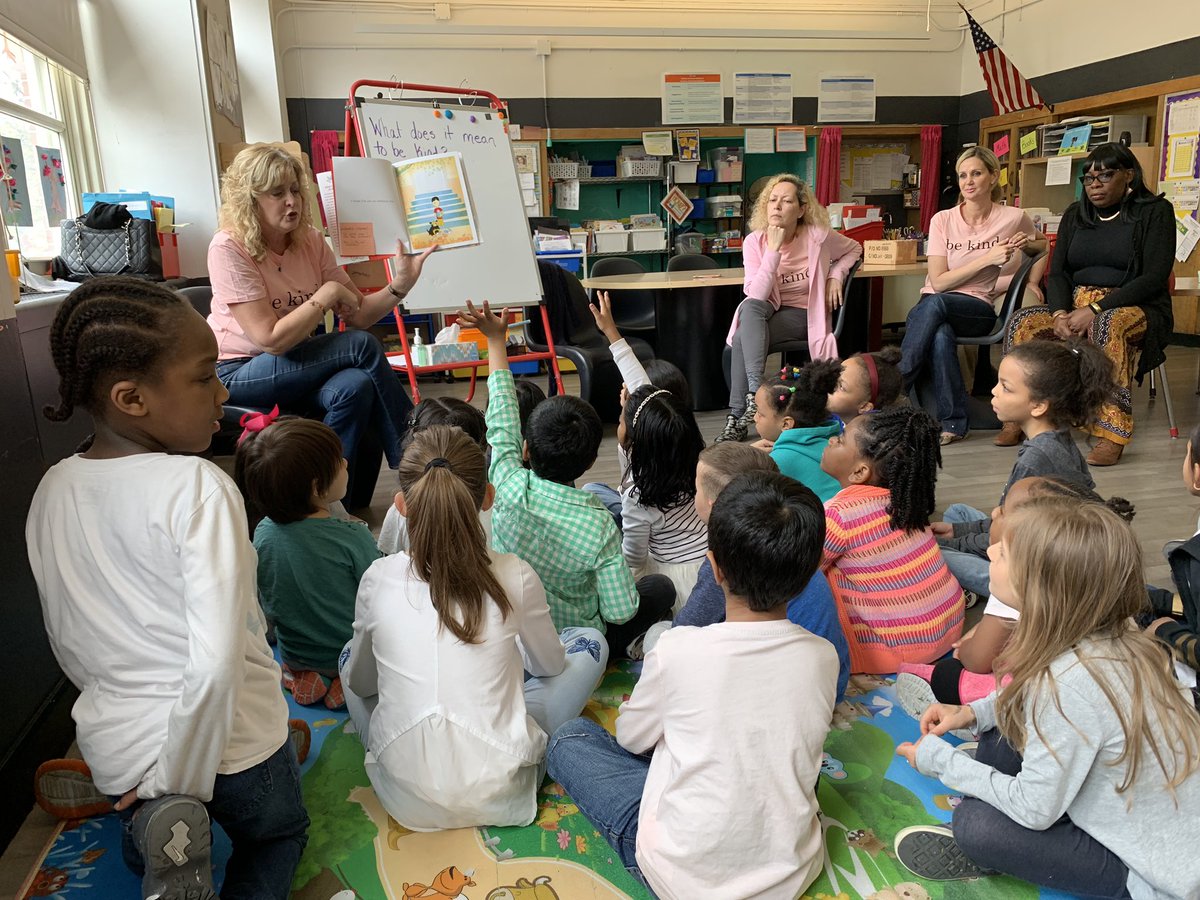 MsCimino112's tweet photo. #KindnessCommittee hosted a craftivity with @RJPalacio book “We Are All Wonders”
Ss created self portraits surrounded by rays of kindness! ☀️
@Ps112Q @MsImmello112Q @eoanidis @Calborivera @MsSpencer112Q @yocasta_polanco
#actsofkindness #hawkpride #wonder https://t.co/3vMFlgfAtj